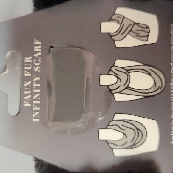 Faux fur infinite scarf - Picture 2 of 3